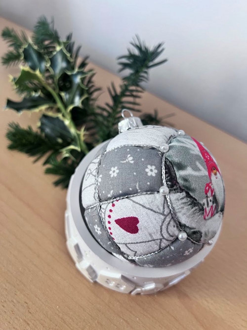 Vánoční baňka patchwork — foto 2
