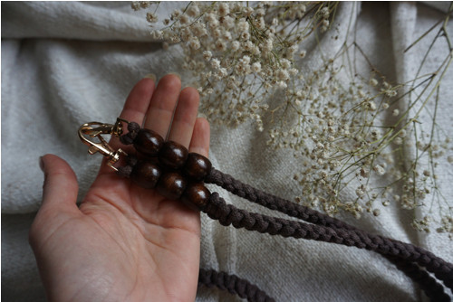 Macramé popruh na telefon Chocolate & beads — foto 3