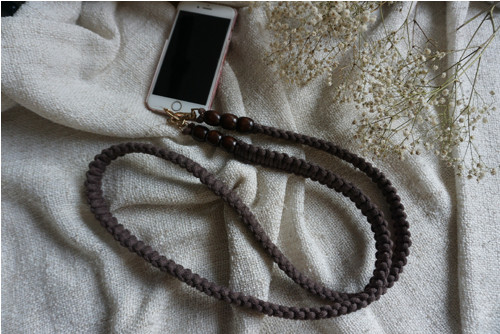 Macramé popruh na telefon Chocolate & beads — foto 4