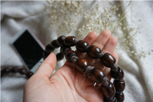 Macramé popruh na telefon Chocolate beads — foto 4