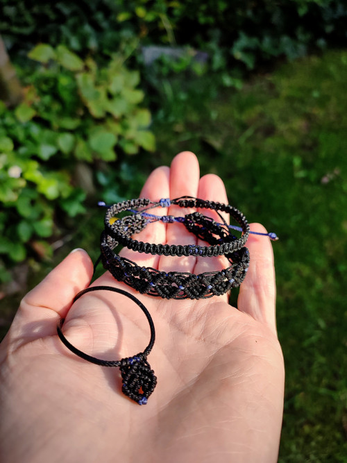 Set 2 macramé náramků, černá - modrá — foto 2