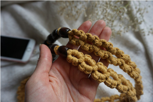 Macramé popruh na telefon Mustard & beads — foto 2