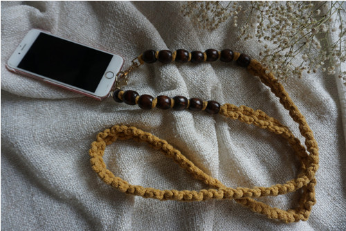 Macramé popruh na telefon Mustard & beads — foto 3