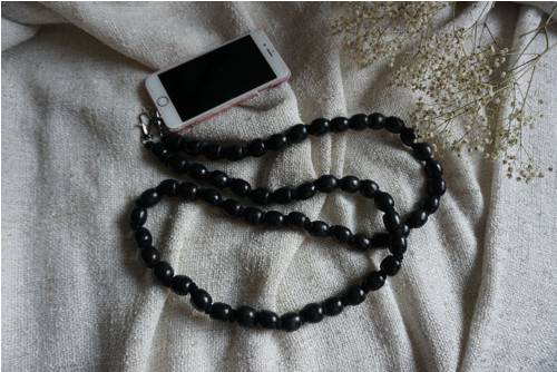 Macramé popruh na telefon Black beads — foto 5