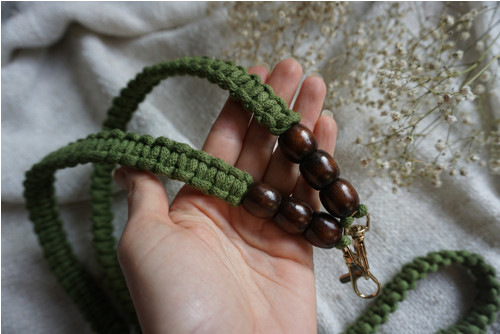 Macramé popruh na telefon Leaf & beads — foto 3