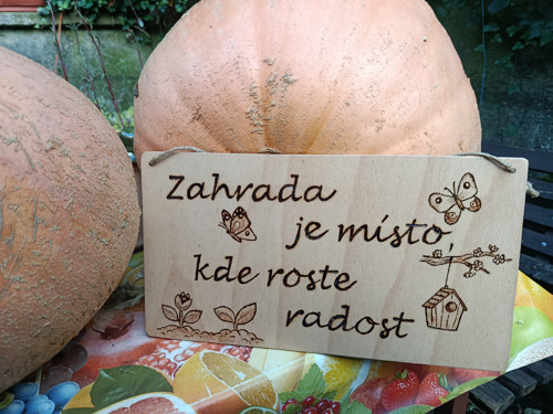 Cedulka Zahrada je radost — foto 4