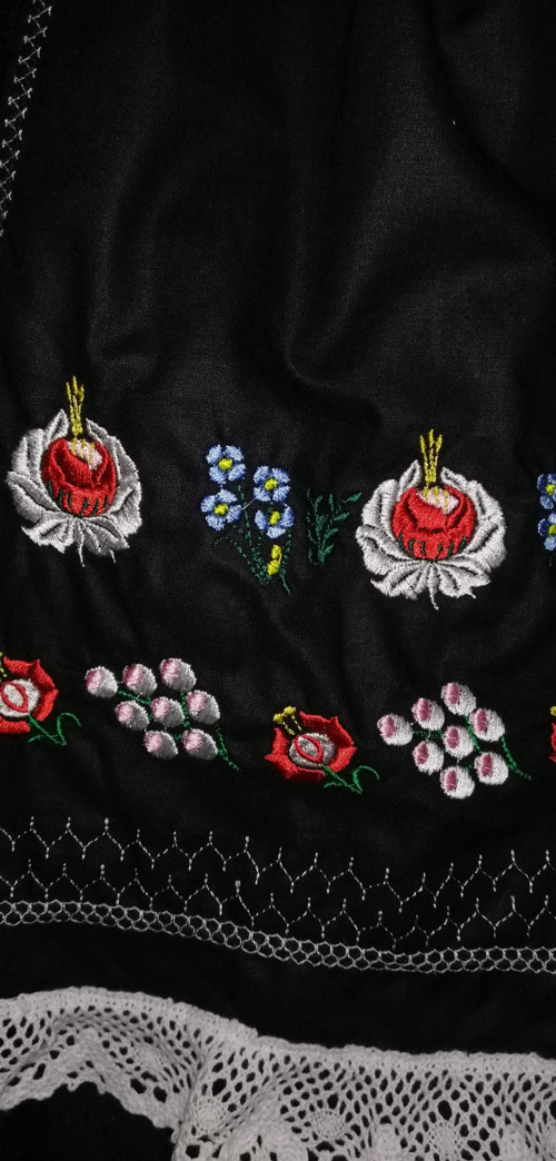 Zástěrka, zástěra ke kroji. Folklor. — foto 2