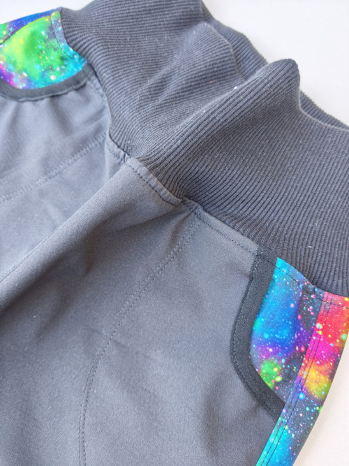 Černé s galaxy díly (Softshellové kalhoty) — foto 4