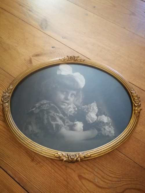 Fotografie v oválném rámu — foto 2