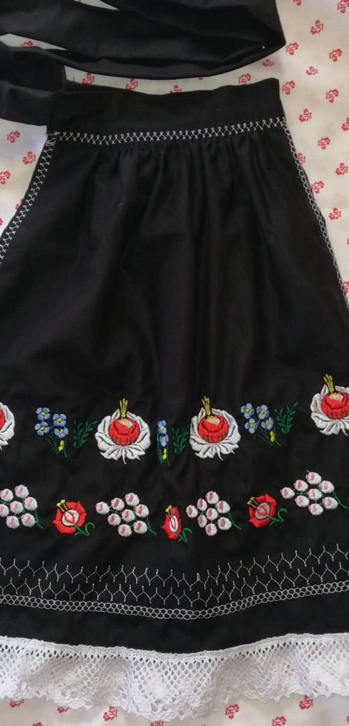 Zástěrka, zástěra ke kroji. Folklor. — foto 3