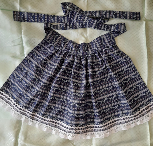 Zástěrka, zástěra ke kroji. Folklor. — foto 3
