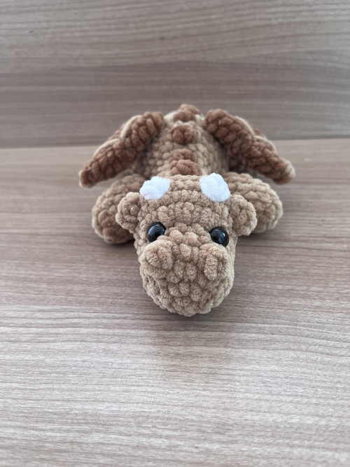 Háčkovaný Drak - hnědý (30 cm) — foto 2