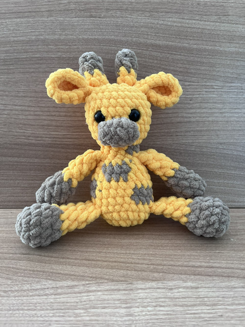 Háčkovaná Žirafa (28 cm) — foto 2