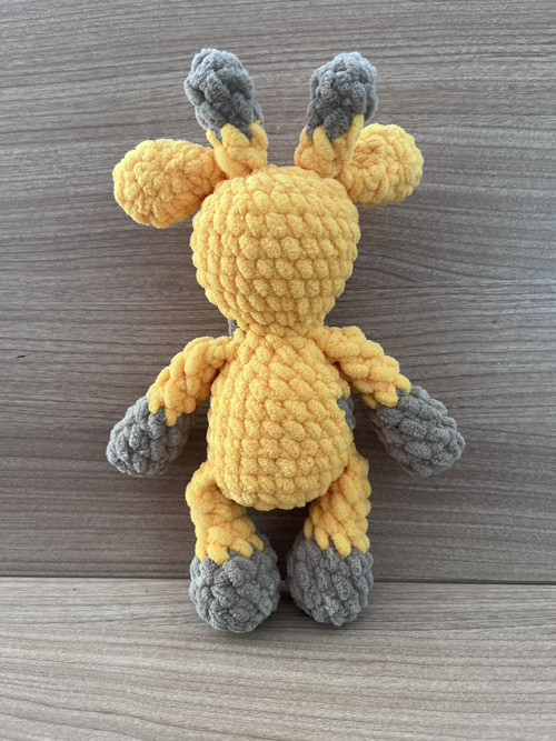 Háčkovaná Žirafa (28 cm) — foto 3
