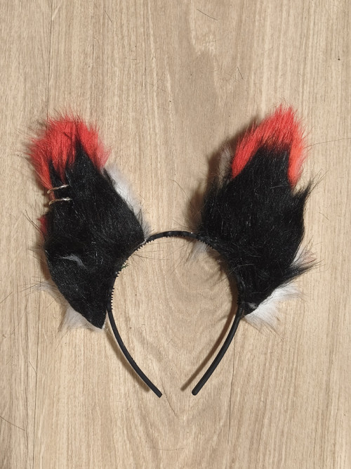 Červená goth puppy ouška — foto 3