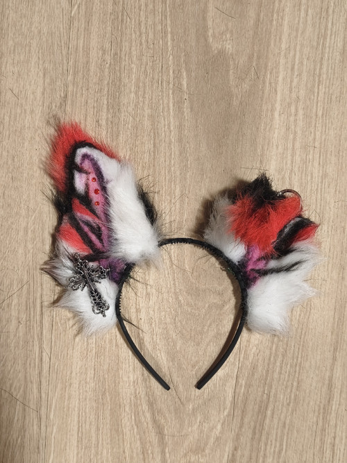 Červená goth puppy ouška — foto 2