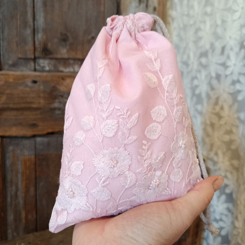 Pytlíček sladce růžový s perličkami — foto 2