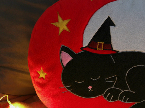 Halloweenský polštář – černá kočka — foto 3