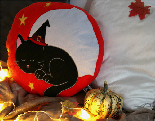 Halloweenský polštář – černá kočka — foto 2