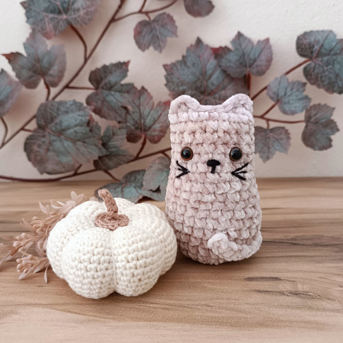 Háčkovaná kočička - hnědobéžová — foto 3