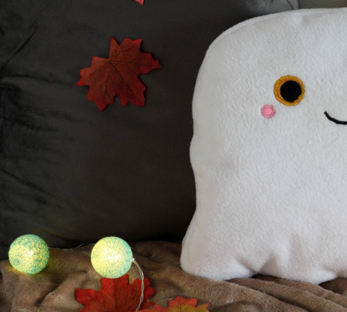 Roztomilý duch – ručně šitý halloweenský polštář — foto 2