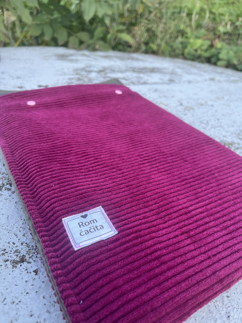 Manšestrový obal na notebook — foto 2
