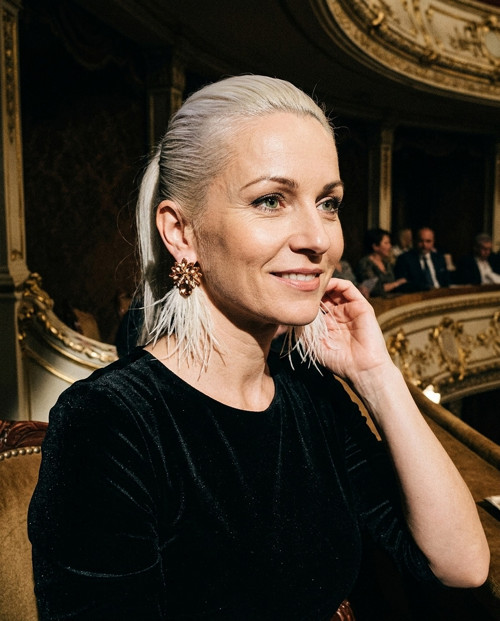 Štrasové náušnice s peříčky meruňkové — foto 4