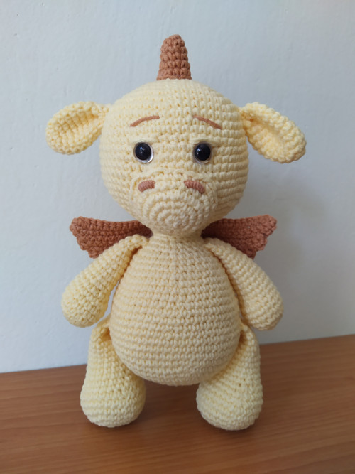 Háčkovaný drak velký 23 cm — foto 4