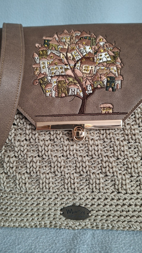 Kabelka s vyšitou klopou — foto 5