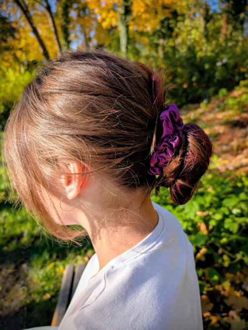 Hedvábná scrunchie "Švestka M" — foto 2