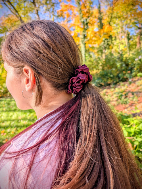 Hedvábná scrunchie "Švestka M" — foto 3