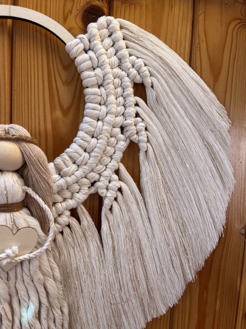 Macramé Andělka na dřevěném kruhu — foto 5