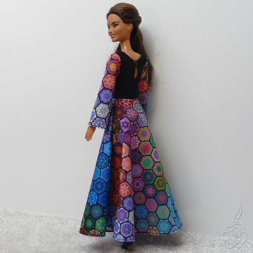 Dlouhé barevné šaty pro Barbie — foto 5