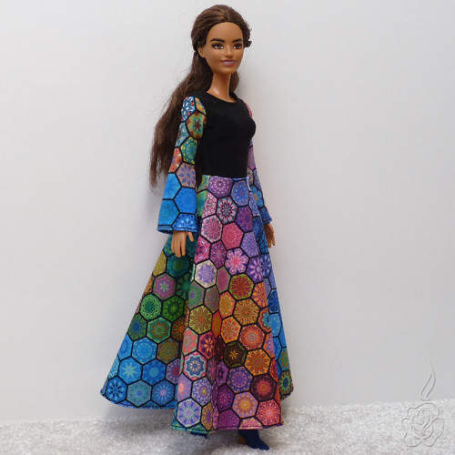 Dlouhé barevné šaty pro Barbie — foto 4
