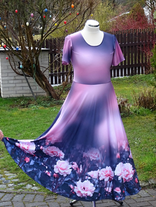 Šaty-starorůžové růže — foto 2