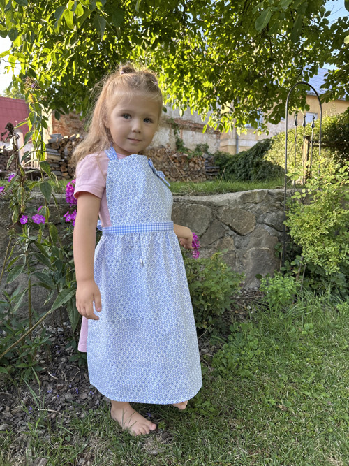 Dětská zástěrka pro školačku — foto 2