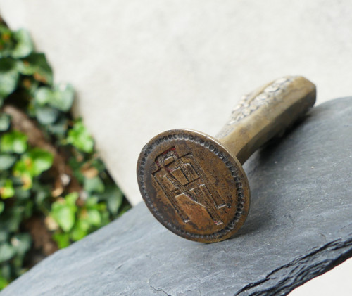 Starožitné kovové pečetidlo s monogramem AP — foto 6