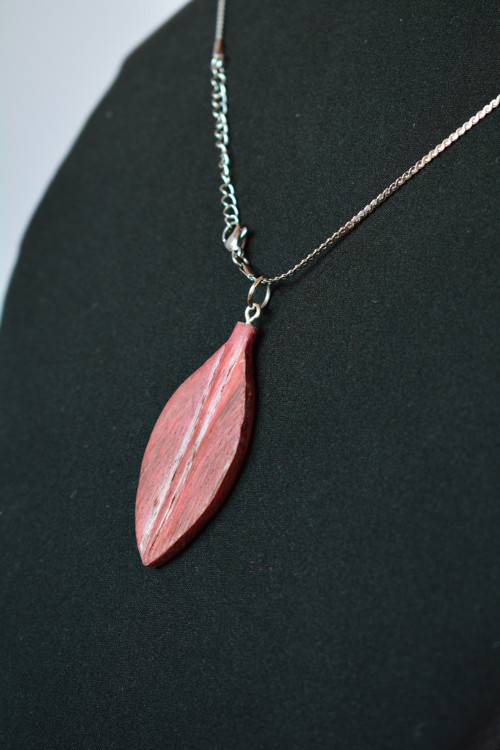 Amaranth Leaf | Náhrdelník z dřeva — foto 2