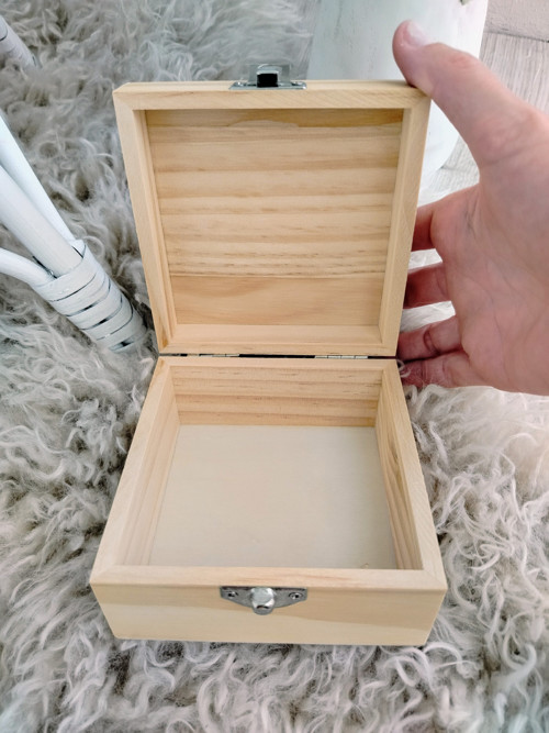 Dřevěná krabička s andílkem — foto 2