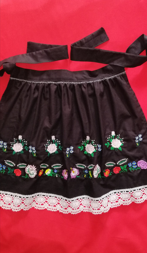 Zástěrka, zástěra ke kroji. Folklor. — foto 2