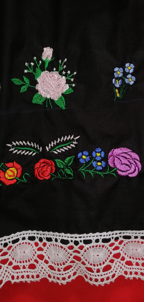 Zástěrka, zástěra ke kroji. Folklor. — foto 3