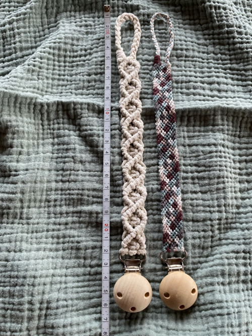 Set 2 kusy - klipy na dudlík (macramé) — foto 5