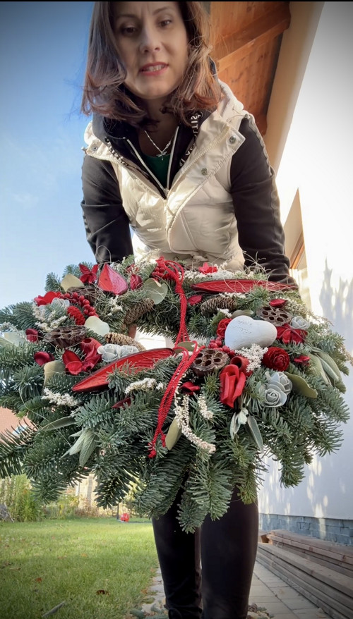 Dušičkový věnec červená a šedá 35cm — foto 6