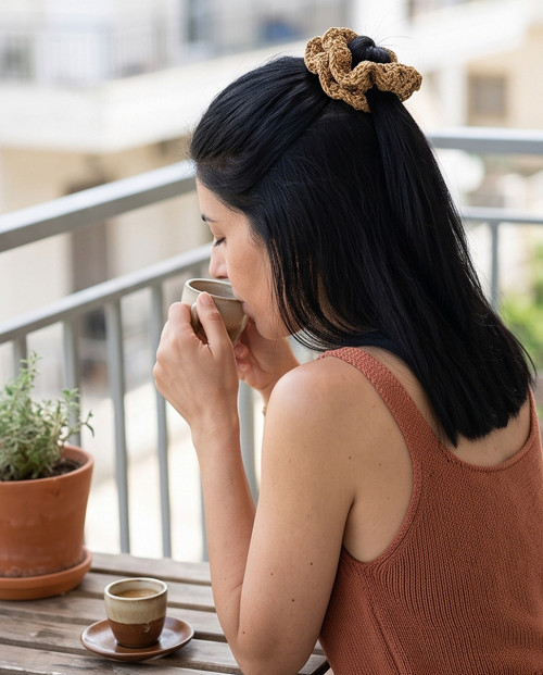 Háčkovaná scrunchie z bavlny a viskózy — foto 4
