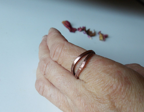 "Karma ellipse III." - LOVE text ring — foto 3