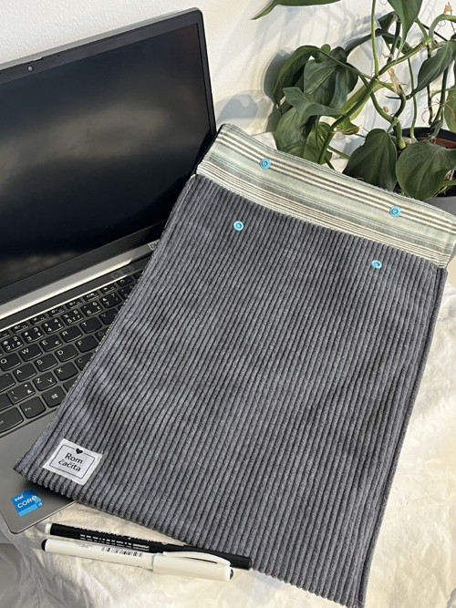 Manšestrový obal na notebook — foto 2