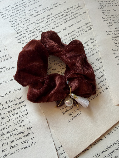 Podzimní kavárna - sametová scrunchie — foto 5