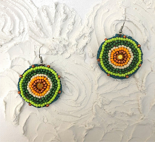 Boho chic ručně vyšívané korálkované náušnice — foto 2