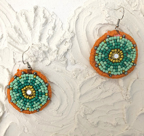 Boho chic ručně vyšívané korálkované náušnice — foto 2