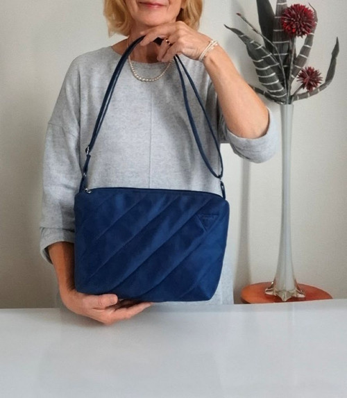 Modrá semišová crossbody — foto 5